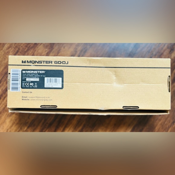 Monster GO DJ Portable Mixer Digital Turntable with LCD Touch Screen - Picture 7 of 7